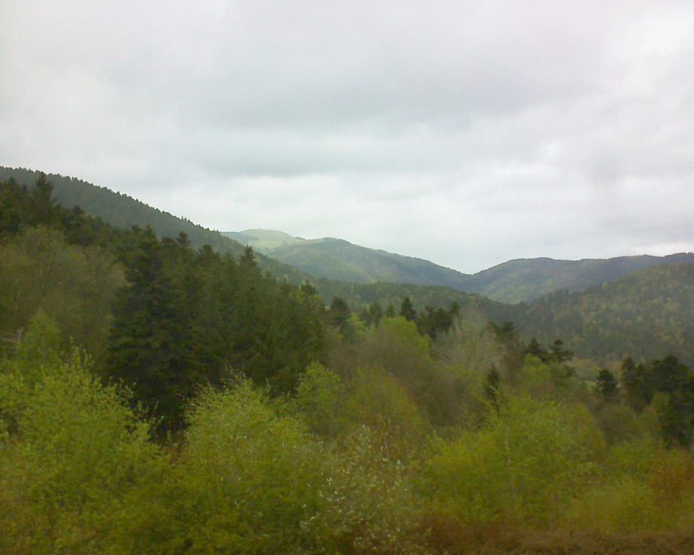 Le petit ballon vu depuis le Domaine Langmatt à Murbach le 01.05.2017 à 14:15 Le petit ballon (Alsace, Vosges) le 01.05.2017 à 14:15