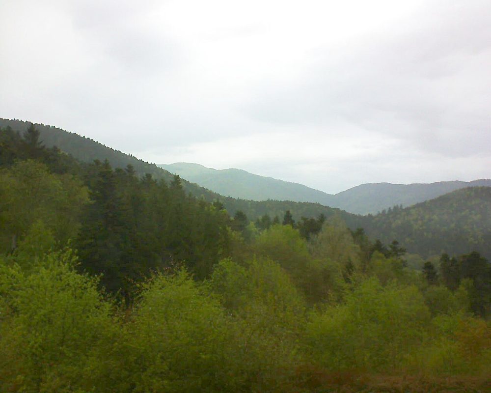 Le petit ballon vu depuis le Domaine Langmatt à Murbach le 06.05.2017 à 15:15 Le petit ballon (Alsace, Vosges) le 06.05.2017 à 15:15