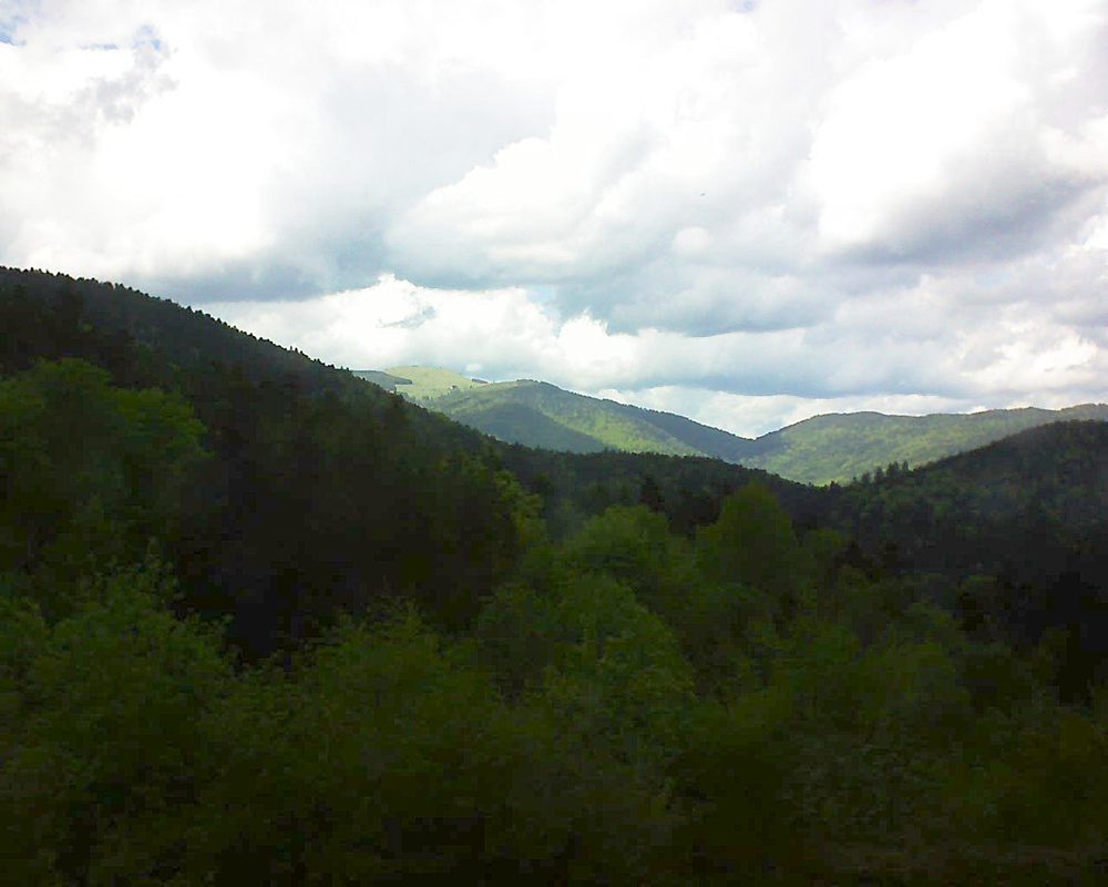 Le petit ballon vu depuis le Domaine Langmatt à Murbach le 15.05.2017 à 15:15 Le petit ballon (Alsace, Vosges) le 15.05.2017 à 15:15