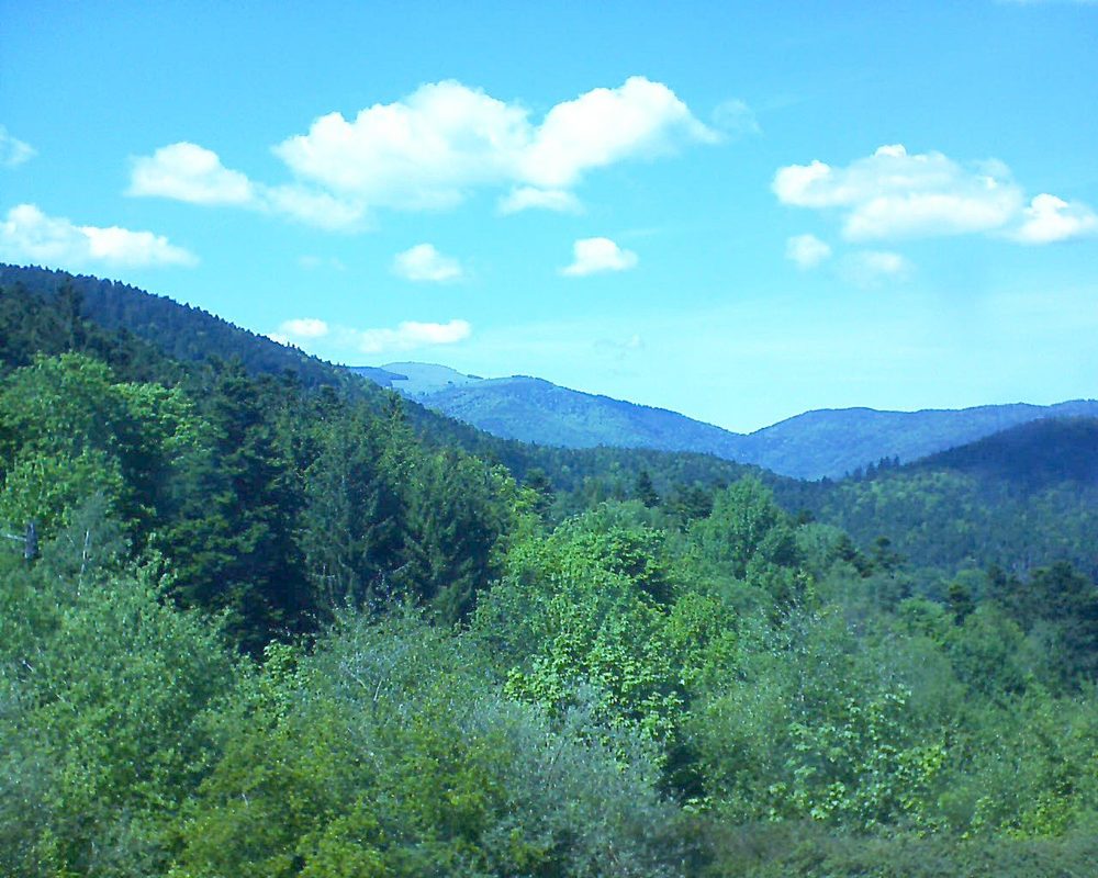 Le petit ballon vu depuis le Domaine Langmatt à Murbach le 21.05.2017 à 15:15 Le petit ballon (Alsace, Vosges) le 21.05.2017 à 15:15