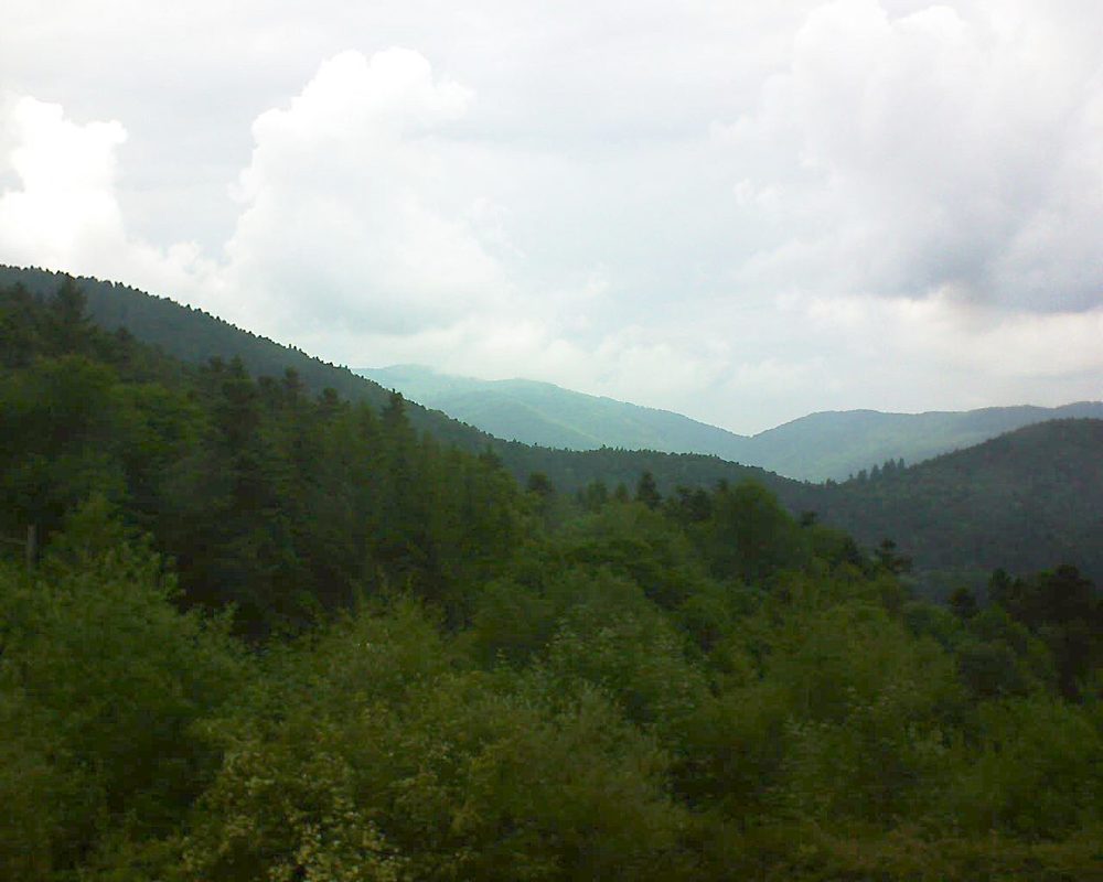 Le petit ballon vu depuis le Domaine Langmatt à Murbach le 01.06.2017 à 15:15 Le petit ballon (Alsace, Vosges) le 01.06.2017 à 15:15