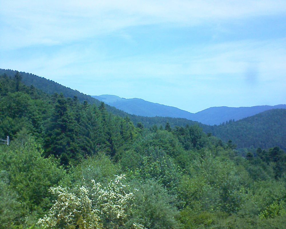 Le petit ballon vu depuis le Domaine Langmatt à Murbach le 14.06.2017 à 12:30 Le petit ballon (Alsace, Vosges) le 14.06.2017 à 12:30