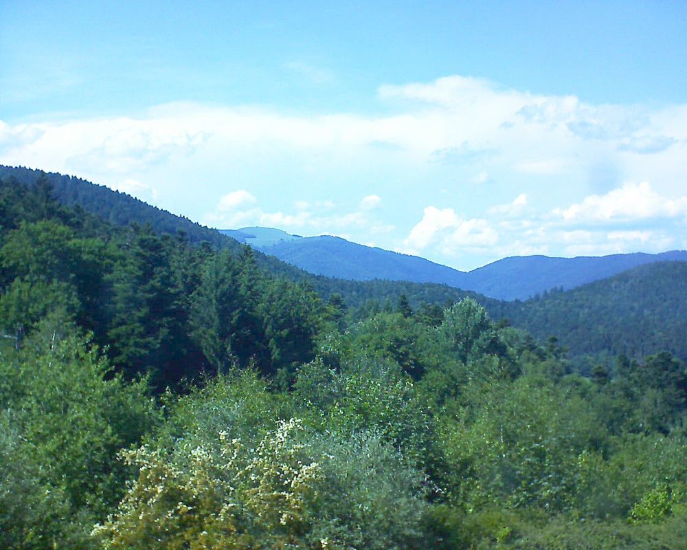 Le petit ballon vu depuis le Domaine Langmatt à Murbach le 15.06.2017 à 16:00 Le petit ballon (Alsace, Vosges) le 15.06.2017 à 16:00