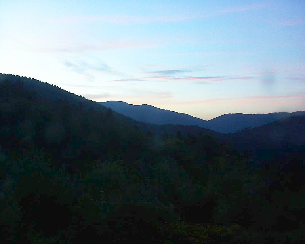 Le petit ballon vu depuis le Domaine Langmatt à Murbach le 05.07.2017 à 21:45 Le petit ballon (Alsace, Vosges) le 05.07.2017 à 21:45