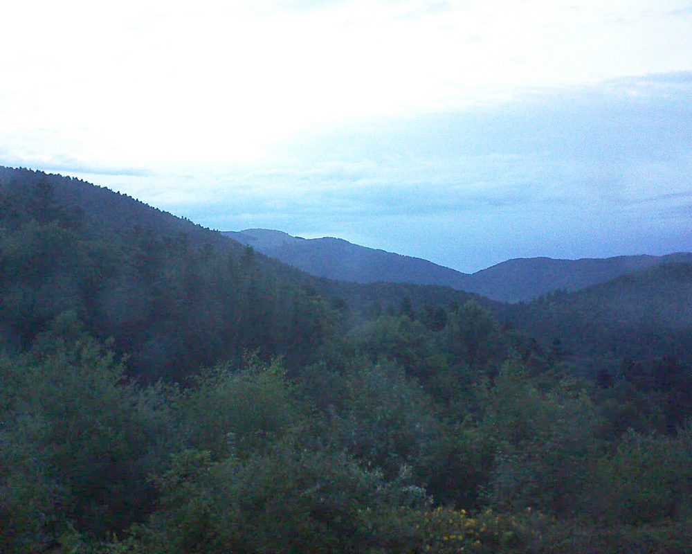 Le petit ballon vu depuis le Domaine Langmatt à Murbach le 21.07.2017 à 21:30 Le petit ballon (Alsace, Vosges) le 21.07.2017 à 21:30