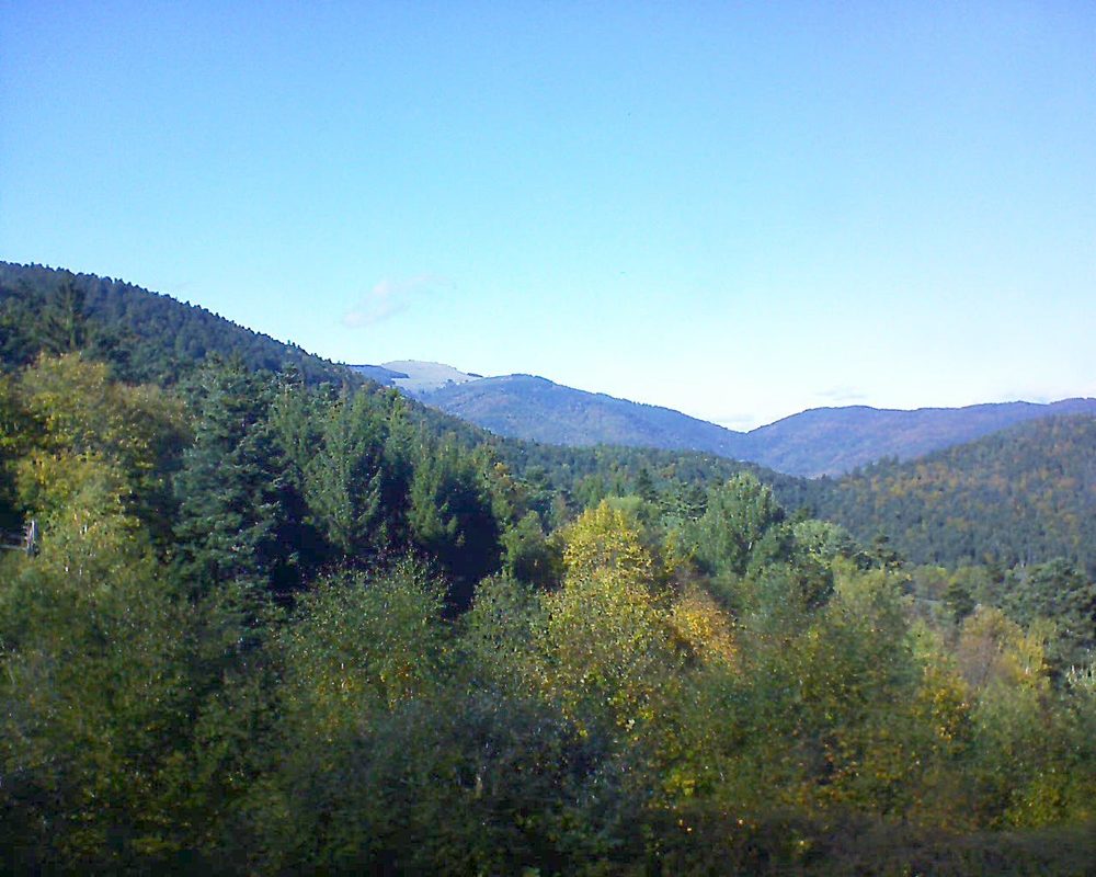 Le petit ballon vu depuis le Domaine Langmatt à Murbach le 11.10.2017 à 15:30 Le petit ballon (Alsace, Vosges) le 11.10.2017 à 15:30