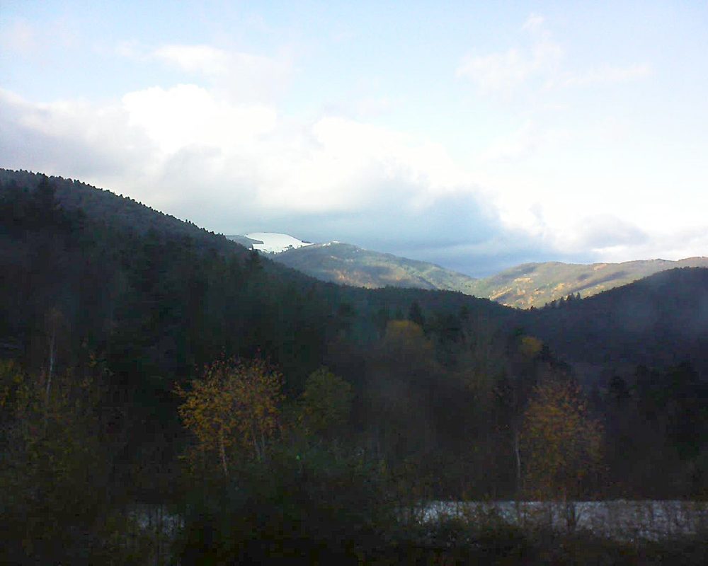 Le petit ballon vu depuis le Domaine Langmatt à Murbach le 26.11.2017 à 14:45 Le petit ballon (Alsace, Vosges) le 26.11.2017 à 14:45