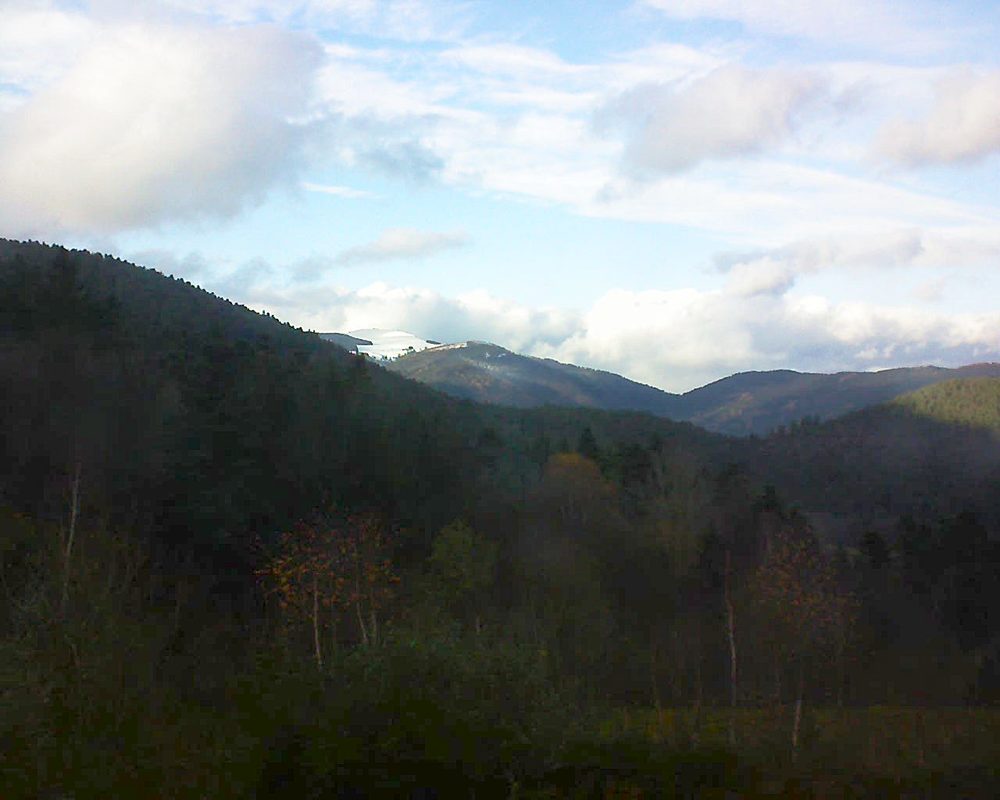 Le petit ballon vu depuis le Domaine Langmatt à Murbach le 29.11.2017 à 15:15 Le petit ballon (Alsace, Vosges) le 29.11.2017 à 15:15