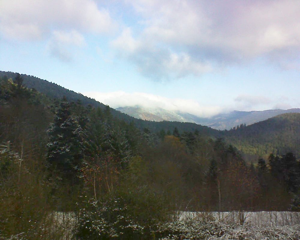 Le petit ballon vu depuis le Domaine Langmatt à Murbach le 02.12.2017 à 11:15 Le petit ballon (Alsace, Vosges) le 02.12.2017 à 11:15