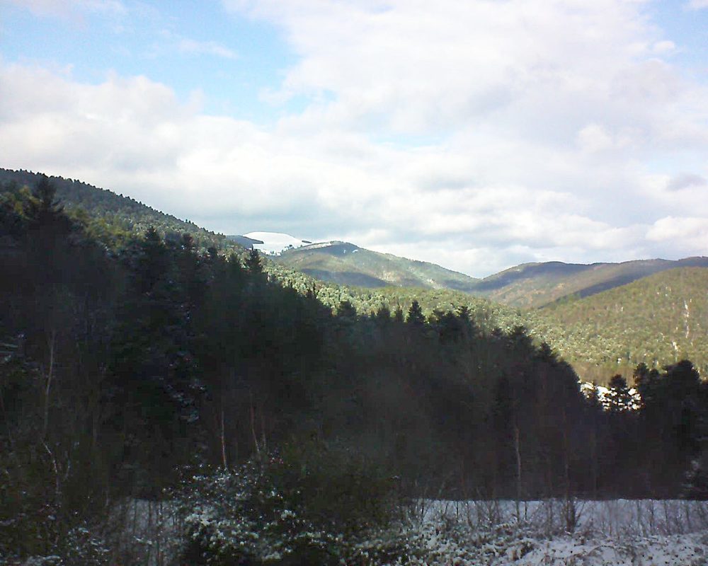 Le petit ballon vu depuis le Domaine Langmatt à Murbach le 09.12.2017 à 14:00 Le petit ballon (Alsace, Vosges) le 09.12.2017 à 14:00