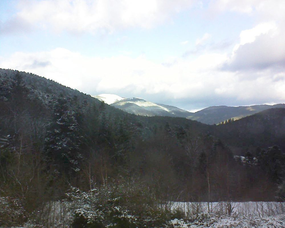 Le petit ballon vu depuis le Domaine Langmatt à Murbach le 15.12.2017 à 13:30 Le petit ballon (Alsace, Vosges) le 15.12.2017 à 13:30