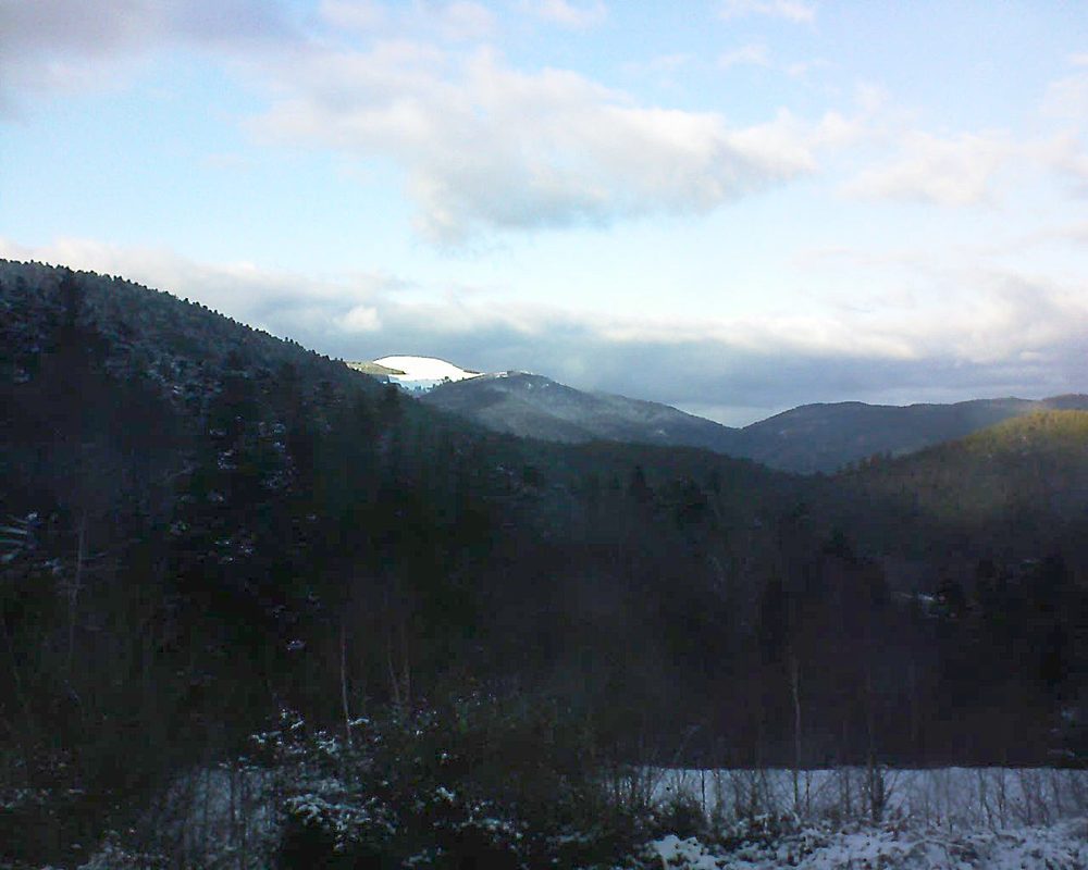 Le petit ballon vu depuis le Domaine Langmatt à Murbach le 17.12.2017 à 15:00 Le petit ballon (Alsace, Vosges) le 17.12.2017 à 15:00