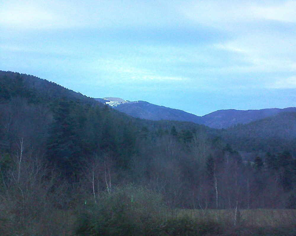 Le petit ballon vu depuis le Domaine Langmatt à Murbach le 24.01.2018 à 17:15 Le petit ballon (Alsace, Vosges) le 24.01.2018 à 17:15