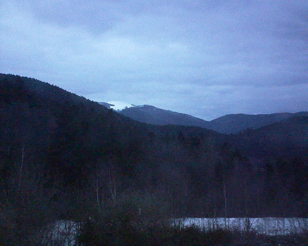 Le petit ballon vu depuis le Domaine Langmatt à Murbach le 03.02.2018 à 17:45 Le petit ballon (Alsace, Vosges) le 03.02.2018 à 17:45