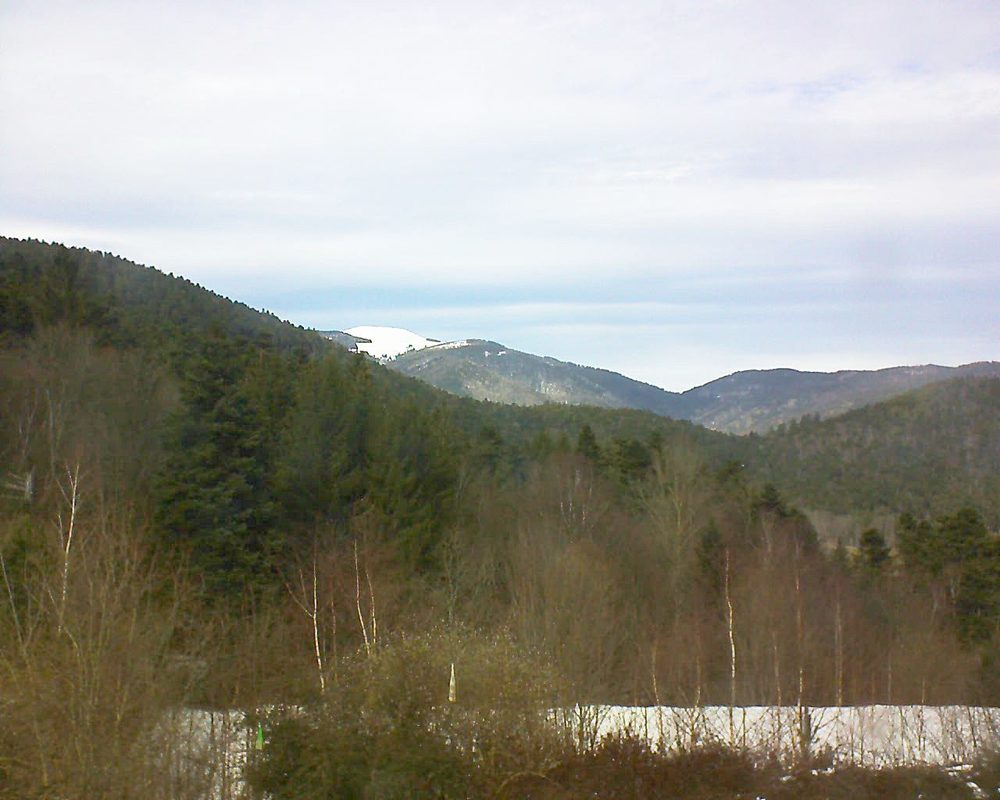 Le petit ballon vu depuis le Domaine Langmatt à Murbach le 04.03.2018 à 13:45 Le petit ballon (Alsace, Vosges) le 04.03.2018 à 13:45