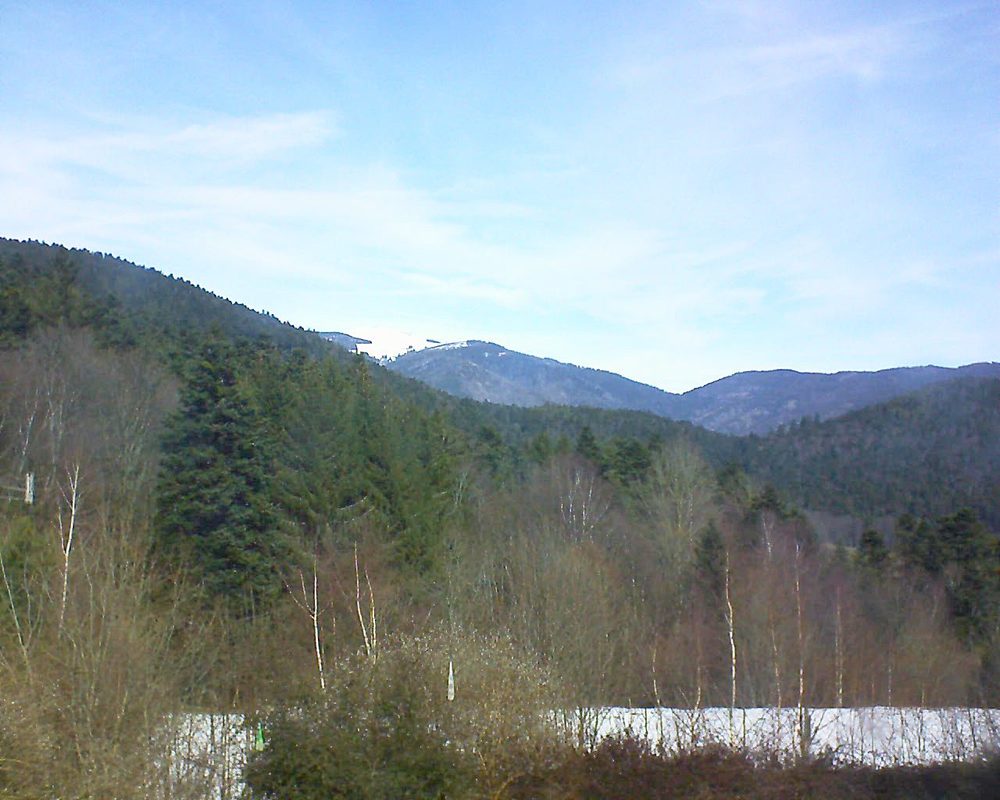 Le petit ballon vu depuis le Domaine Langmatt à Murbach le 05.03.2018 à 11:45 Le petit ballon (Alsace, Vosges) le 05.03.2018 à 11:45