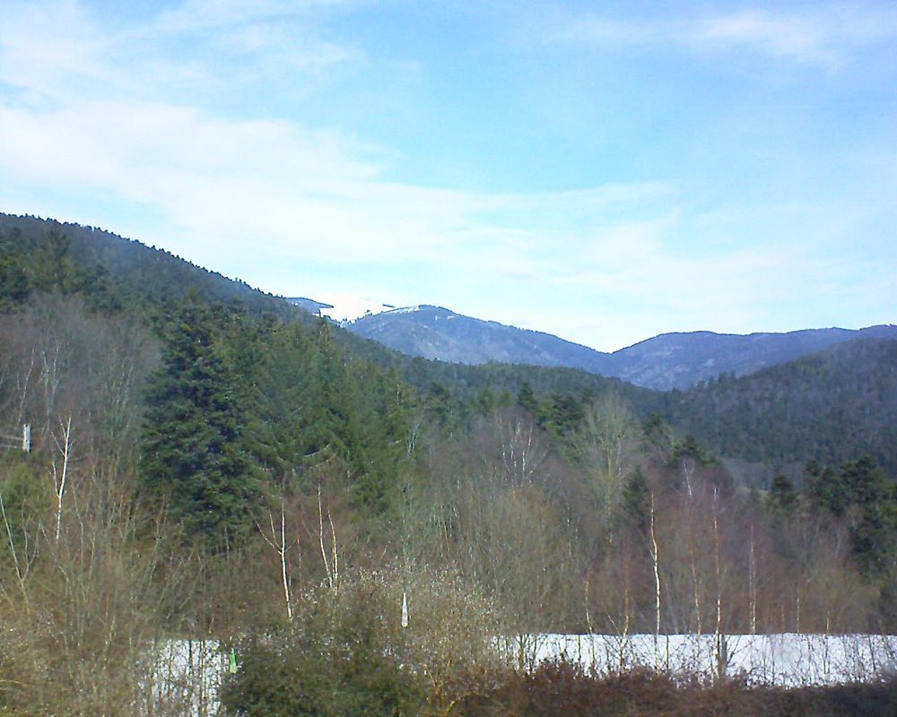 Le petit ballon vu depuis le Domaine Langmatt à Murbach le 05.03.2018 à 12:00 Le petit ballon (Alsace, Vosges) le 05.03.2018 à 12:00