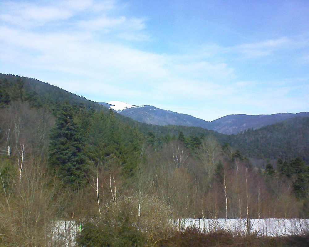 Le petit ballon vu depuis le Domaine Langmatt à Murbach le 05.03.2018 à 12:15 Le petit ballon (Alsace, Vosges) le 05.03.2018 à 12:15