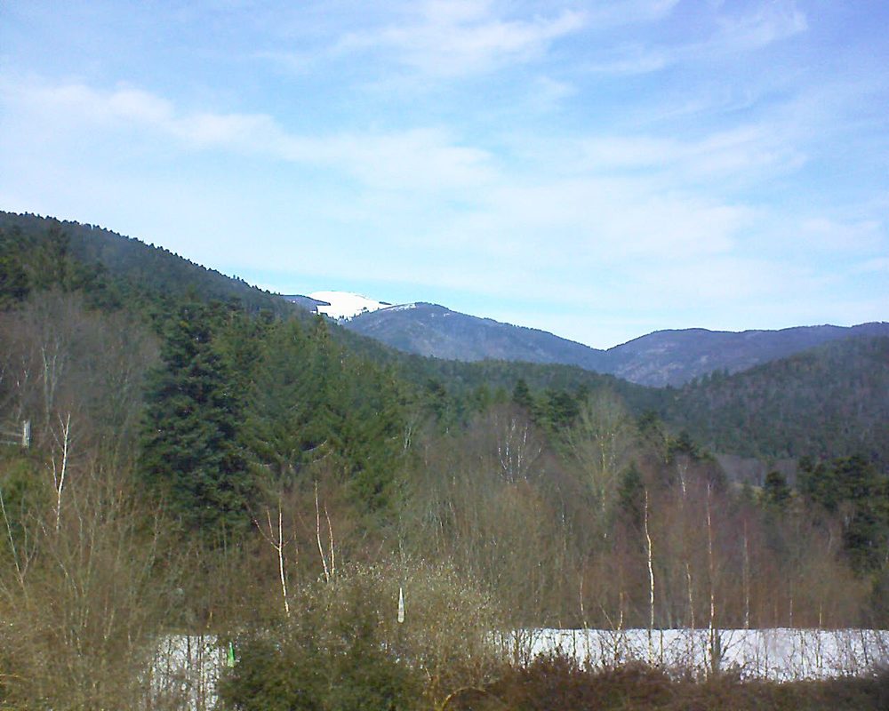 Le petit ballon vu depuis le Domaine Langmatt à Murbach le 05.03.2018 à 12:30 Le petit ballon (Alsace, Vosges) le 05.03.2018 à 12:30