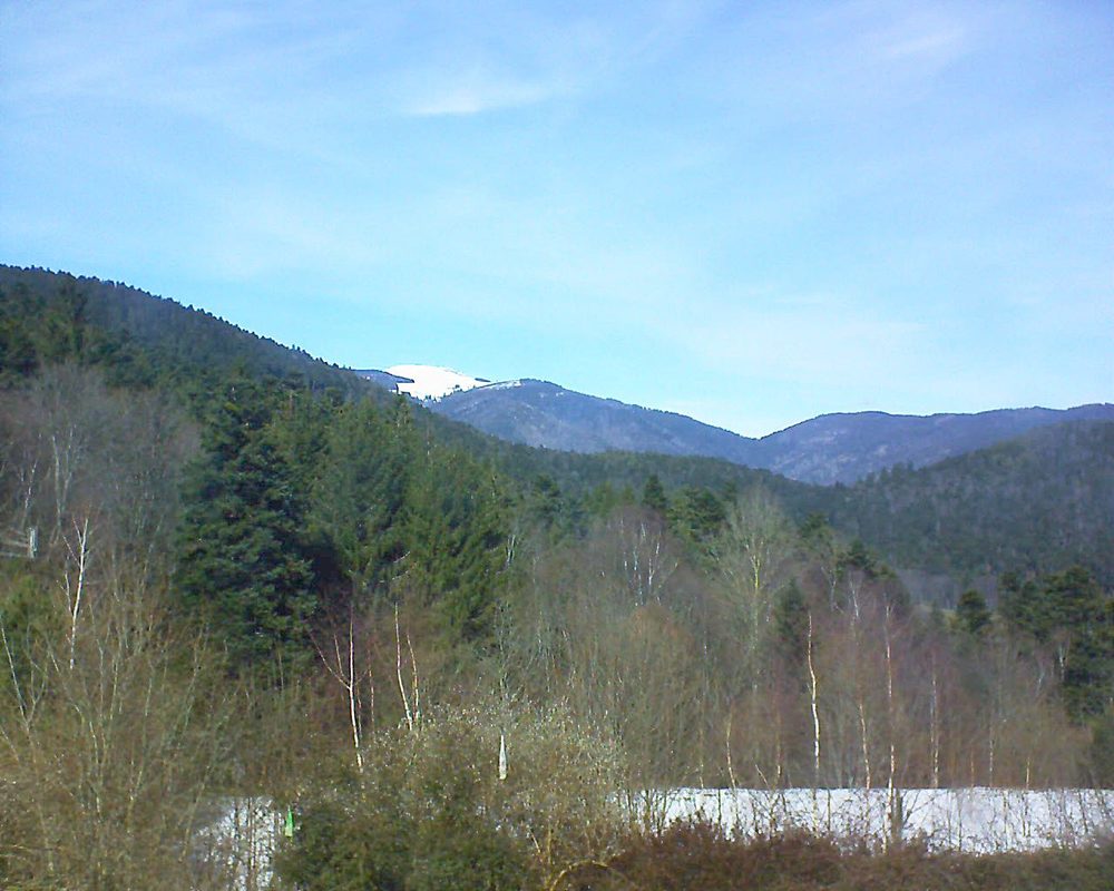 Le petit ballon vu depuis le Domaine Langmatt à Murbach le 05.03.2018 à 13:15 Le petit ballon (Alsace, Vosges) le 05.03.2018 à 13:15