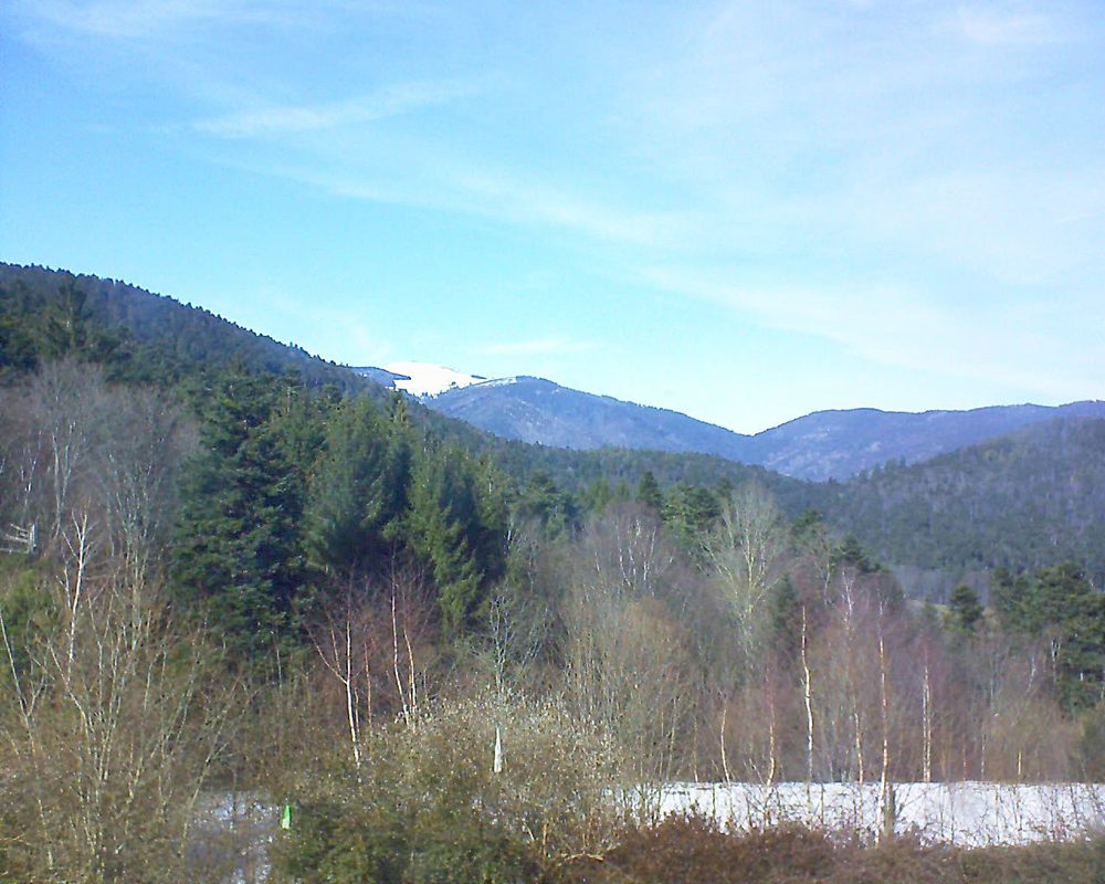 Le petit ballon vu depuis le Domaine Langmatt à Murbach le 05.03.2018 à 14:15 Le petit ballon (Alsace, Vosges) le 05.03.2018 à 14:15