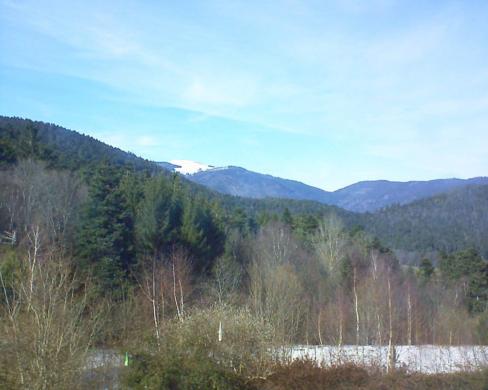 Le petit ballon vu depuis le Domaine Langmatt à Murbach le 05.03.2018 à 14:45 Le petit ballon (Alsace, Vosges) le 05.03.2018 à 14:45