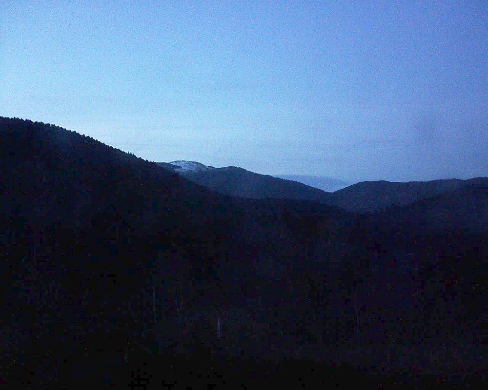 Le petit ballon vu depuis le Domaine Langmatt à Murbach le 08.03.2018 à 18:45 Le petit ballon (Alsace, Vosges) le 08.03.2018 à 18:45