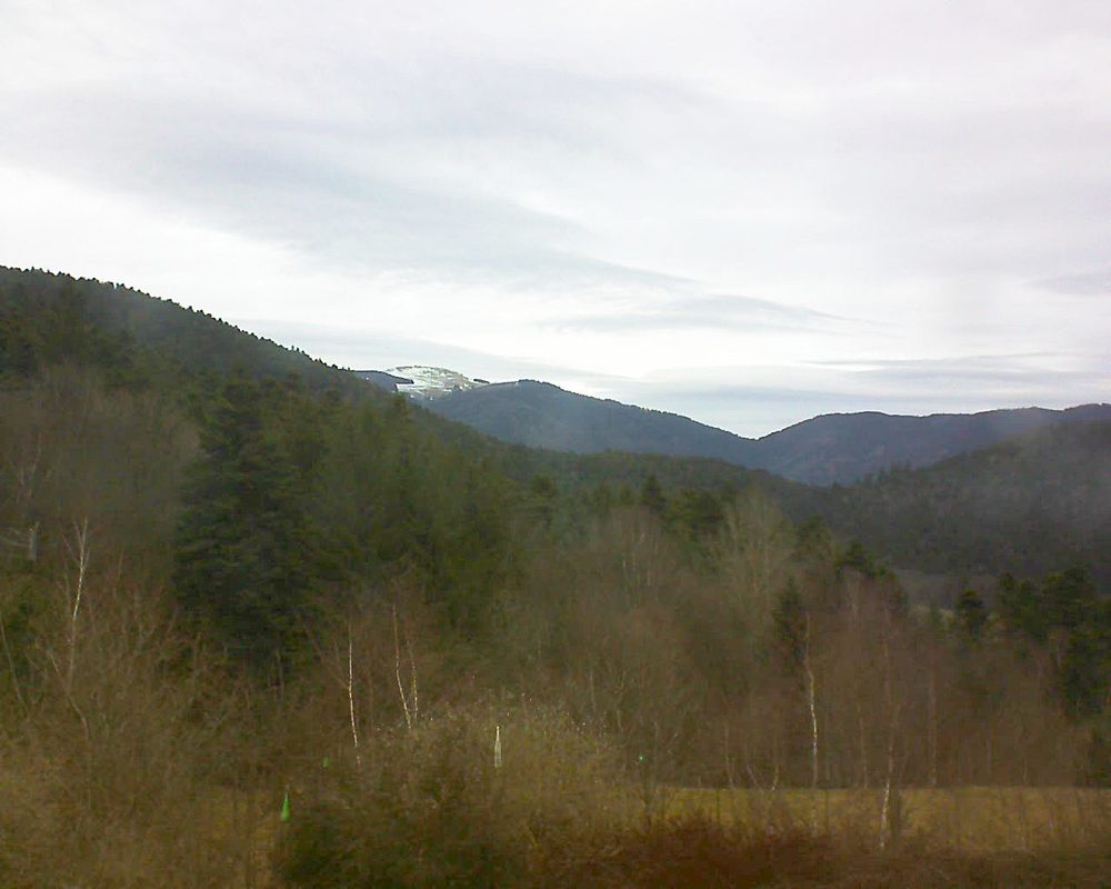Le petit ballon vu depuis le Domaine Langmatt à Murbach le 09.03.2018 à 10:45 Le petit ballon (Alsace, Vosges) le 09.03.2018 à 10:45