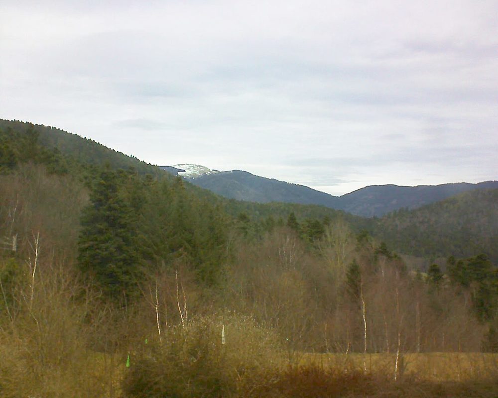 Le petit ballon vu depuis le Domaine Langmatt à Murbach le 09.03.2018 à 12:00 Le petit ballon (Alsace, Vosges) le 09.03.2018 à 12:00
