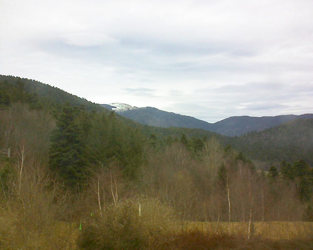 Le petit ballon vu depuis le Domaine Langmatt à Murbach le 09.03.2018 à 12:30 Le petit ballon (Alsace, Vosges) le 09.03.2018 à 12:30
