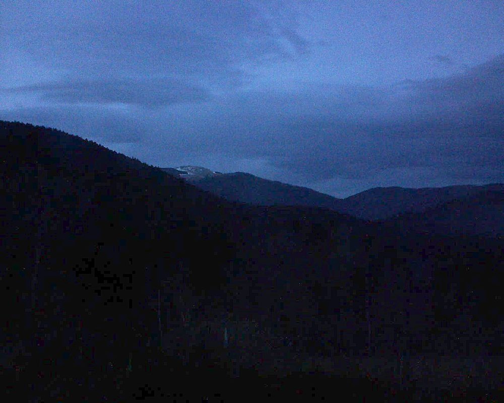 Le petit ballon vu depuis le Domaine Langmatt à Murbach le 09.03.2018 à 18:45 Le petit ballon (Alsace, Vosges) le 09.03.2018 à 18:45
