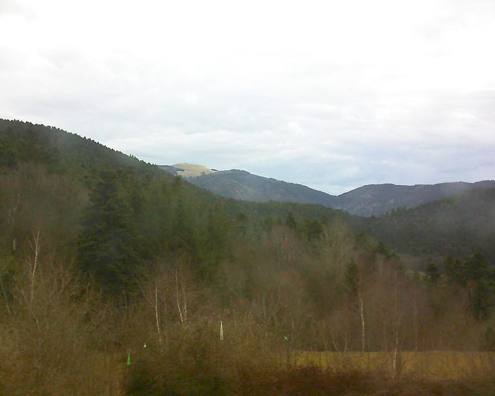 Le petit ballon vu depuis le Domaine Langmatt à Murbach le 11.03.2018 à 11:45 Le petit ballon (Alsace, Vosges) le 11.03.2018 à 11:45