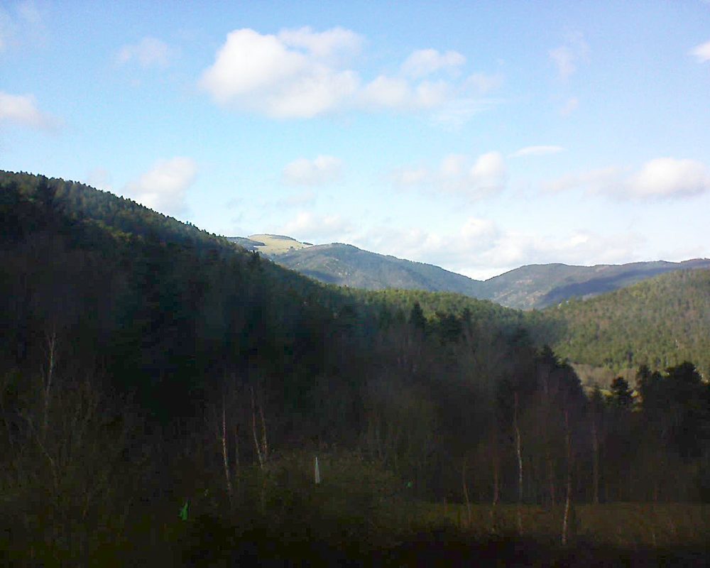 Le petit ballon vu depuis le Domaine Langmatt à Murbach le 12.03.2018 à 15:45 Le petit ballon (Alsace, Vosges) le 12.03.2018 à 15:45
