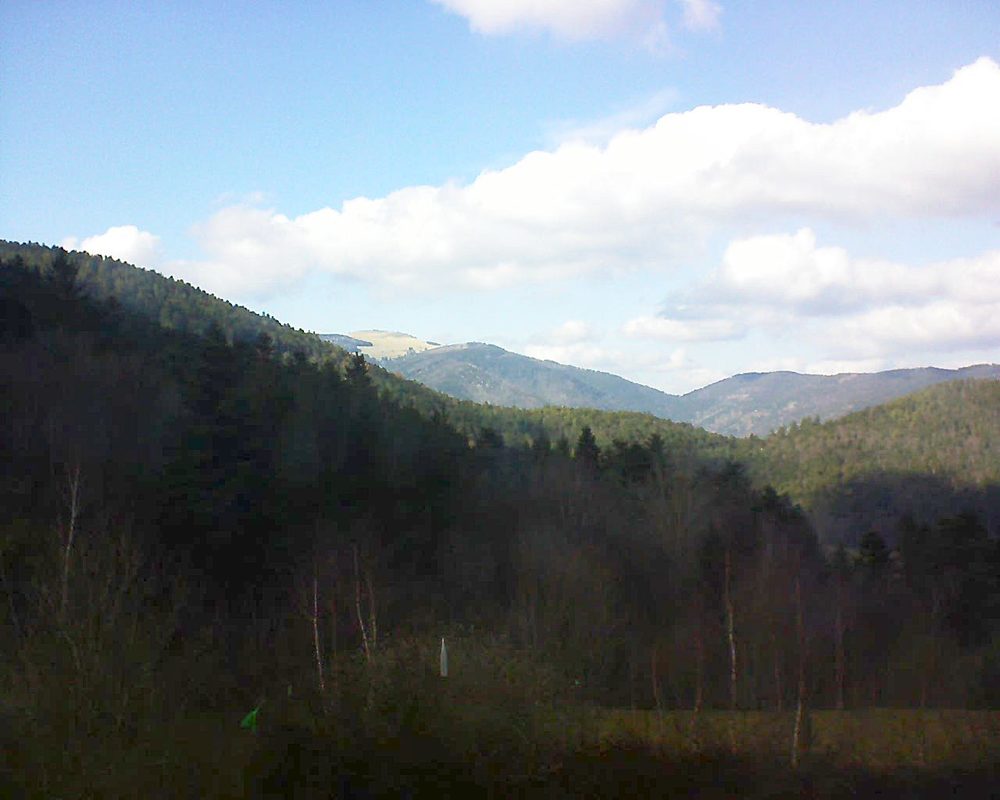 Le petit ballon vu depuis le Domaine Langmatt à Murbach le 14.03.2018 à 15:15 Le petit ballon (Alsace, Vosges) le 14.03.2018 à 15:15