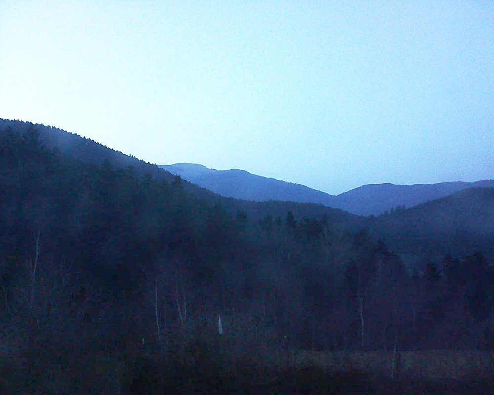 Le petit ballon vu depuis le Domaine Langmatt à Murbach le 14.03.2018 à 18:45 Le petit ballon (Alsace, Vosges) le 14.03.2018 à 18:45
