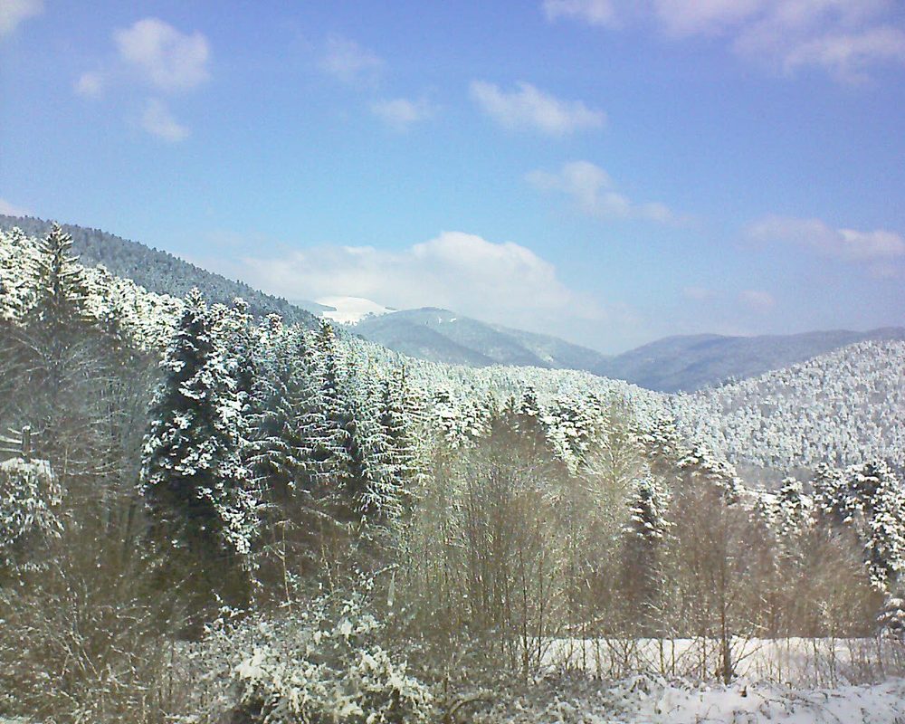 Le petit ballon vu depuis le Domaine Langmatt à Murbach le 20.03.2018 à 10:30 Le petit ballon (Alsace, Vosges) le 20.03.2018 à 10:30