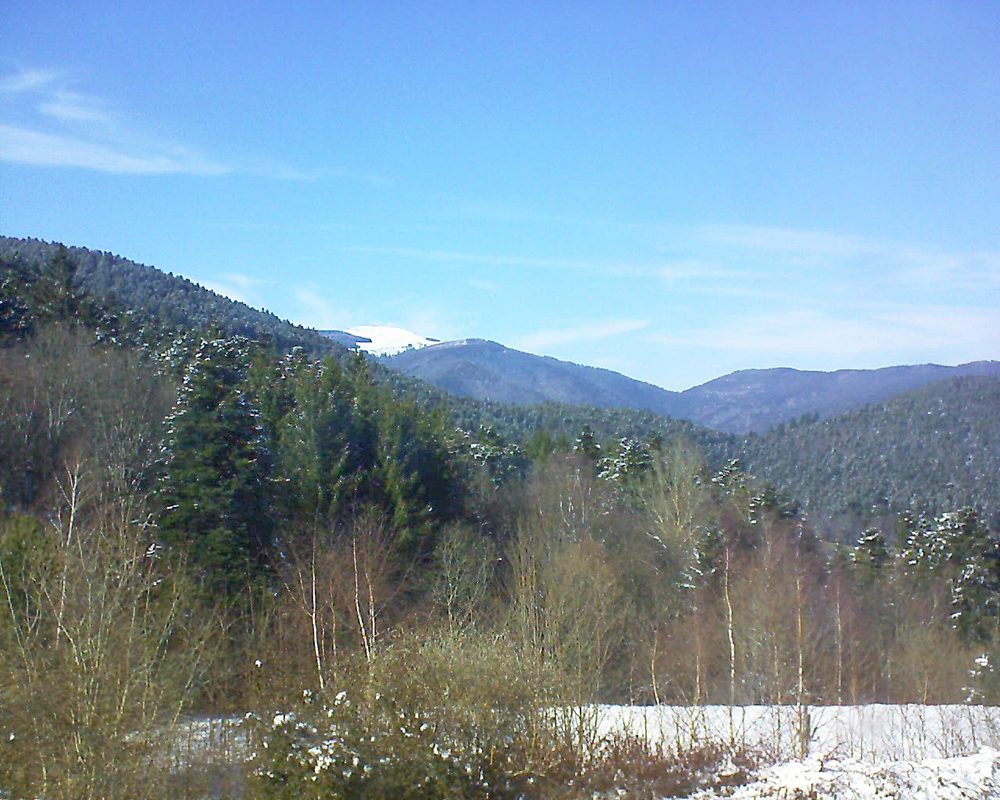 Le petit ballon vu depuis le Domaine Langmatt à Murbach le 21.03.2018 à 15:15 Le petit ballon (Alsace, Vosges) le 21.03.2018 à 15:15