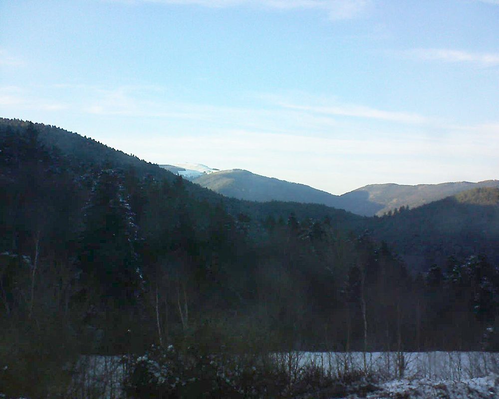 Le petit ballon vu depuis le Domaine Langmatt à Murbach le 21.03.2018 à 17:45 Le petit ballon (Alsace, Vosges) le 21.03.2018 à 17:45