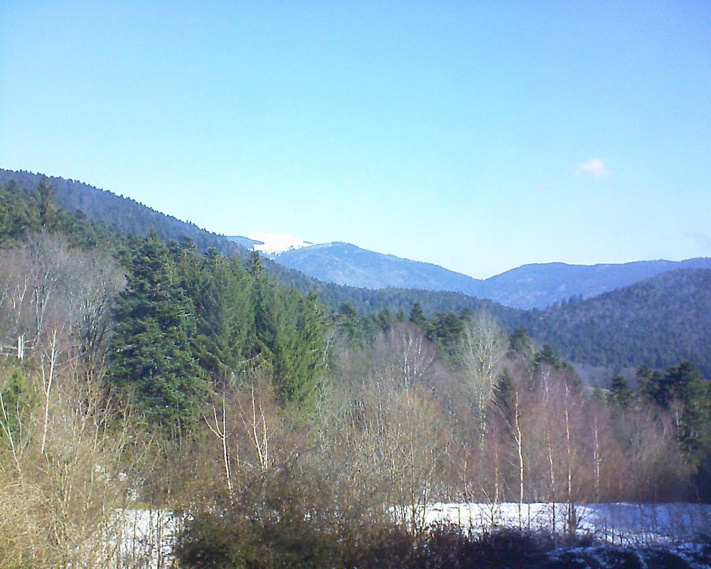 Le petit ballon vu depuis le Domaine Langmatt à Murbach le 24.03.2018 à 10:00 Le petit ballon (Alsace, Vosges) le 24.03.2018 à 10:00