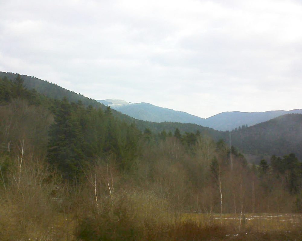 Le petit ballon vu depuis le Domaine Langmatt à Murbach le 25.03.2018 à 09:00 Le petit ballon (Alsace, Vosges) le 25.03.2018 à 09:00