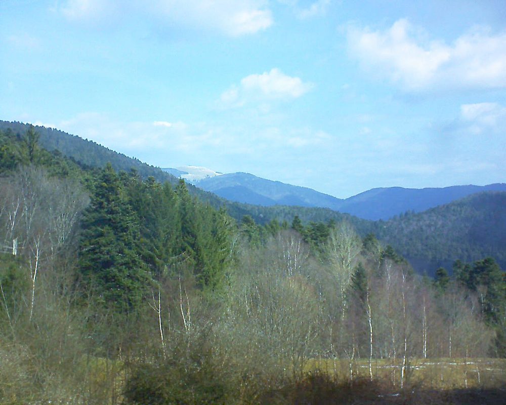 Le petit ballon vu depuis le Domaine Langmatt à Murbach le 25.03.2018 à 11:30 Le petit ballon (Alsace, Vosges) le 25.03.2018 à 11:30