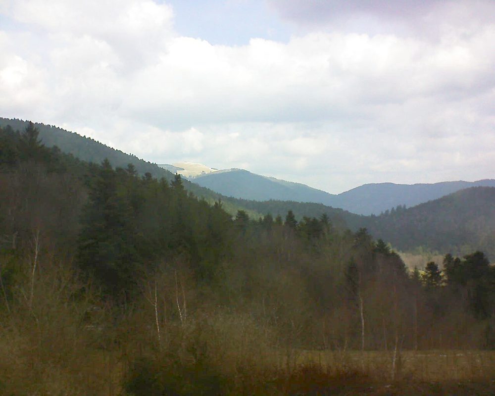 Le petit ballon vu depuis le Domaine Langmatt à Murbach le 25.03.2018 à 12:45 Le petit ballon (Alsace, Vosges) le 25.03.2018 à 12:45