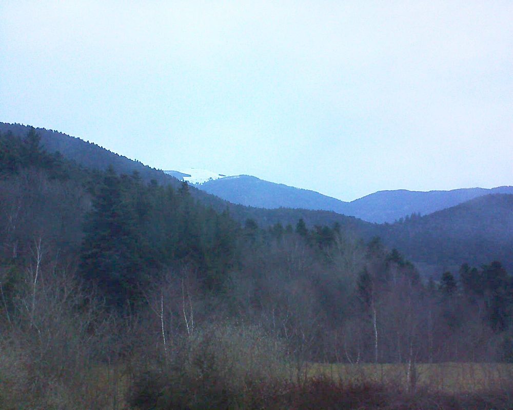 Le petit ballon vu depuis le Domaine Langmatt à Murbach le 27.03.2018 à 07:30 Le petit ballon (Alsace, Vosges) le 27.03.2018 à 07:30