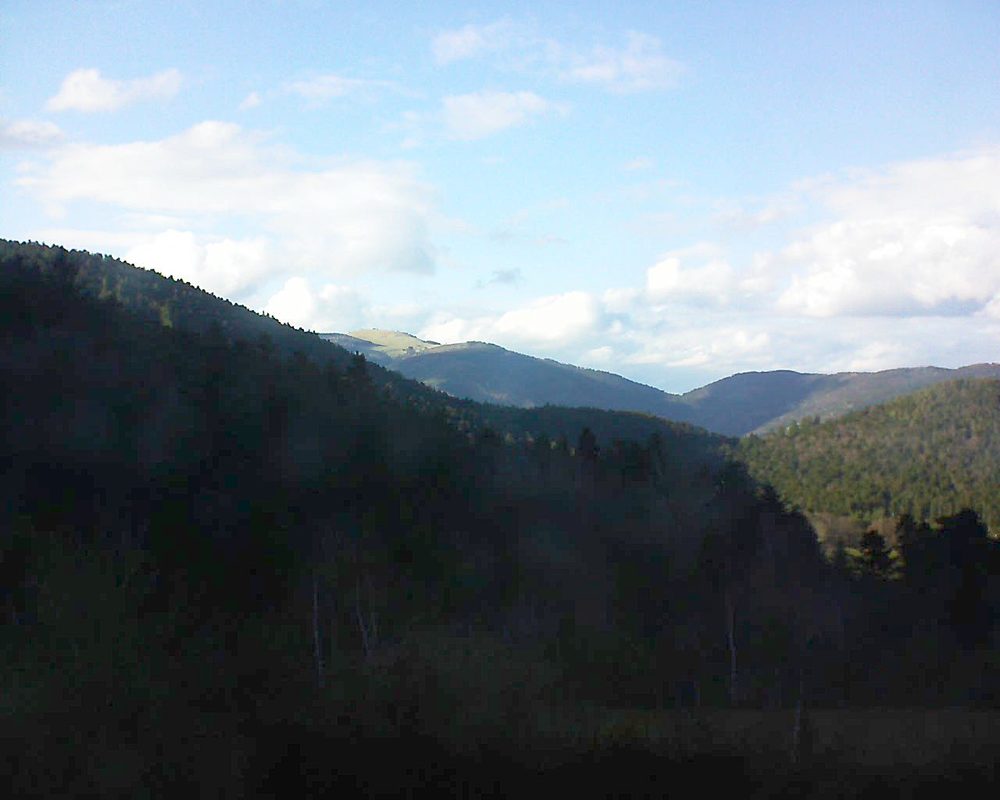 Le petit ballon vu depuis le Domaine Langmatt à Murbach le 29.03.2018 à 18:15 Le petit ballon (Alsace, Vosges) le 29.03.2018 à 18:15