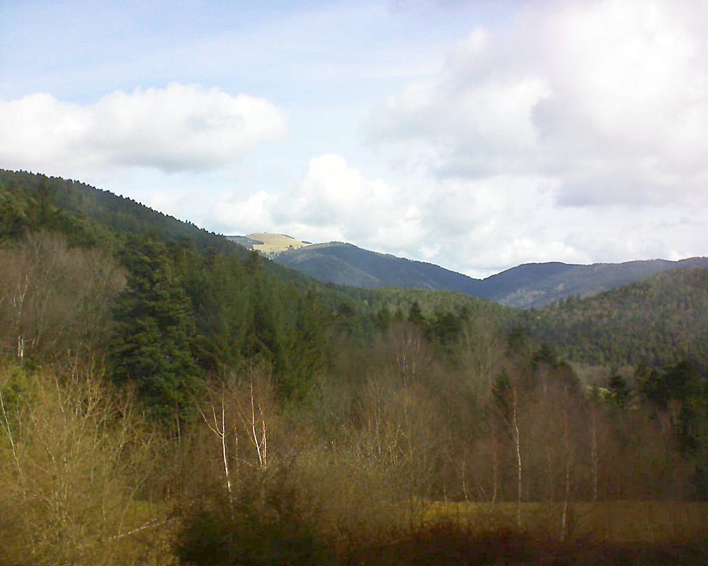 Le petit ballon vu depuis le Domaine Langmatt à Murbach le 31.03.2018 à 10:30 Le petit ballon (Alsace, Vosges) le 31.03.2018 à 10:30