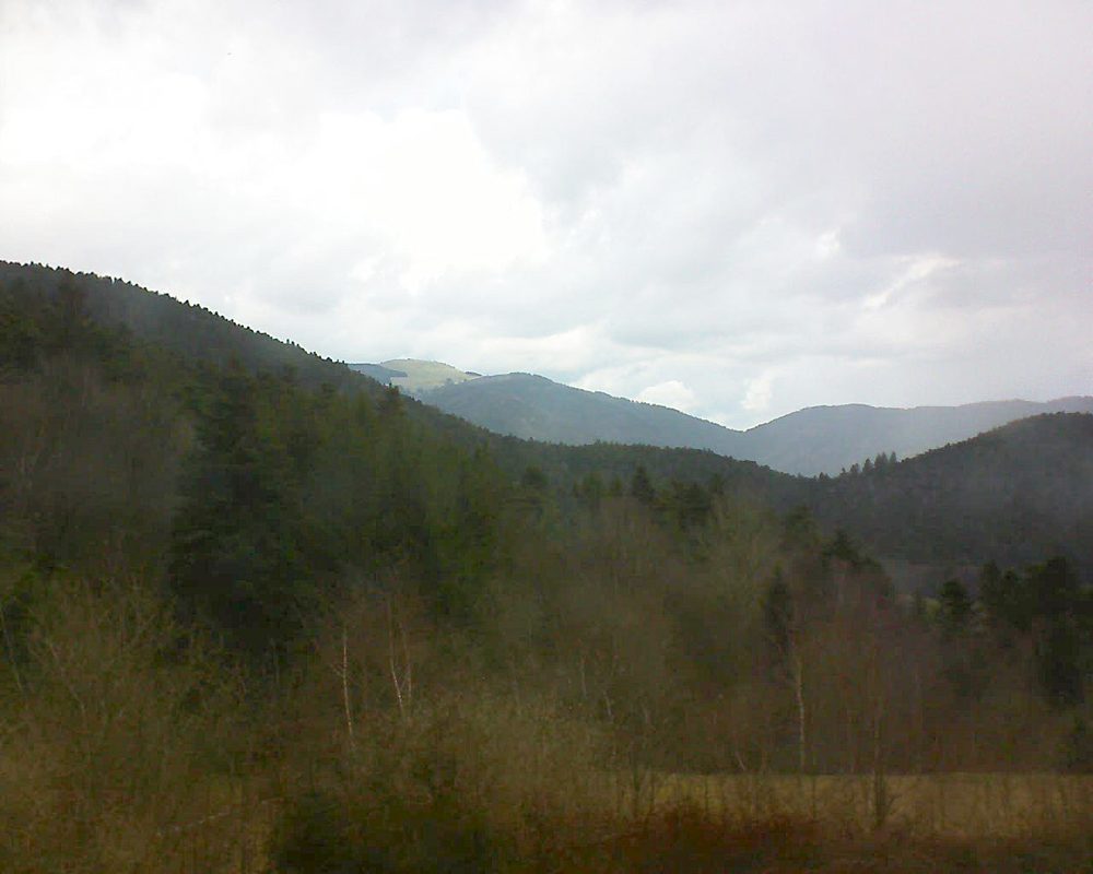 Le petit ballon vu depuis le Domaine Langmatt à Murbach le 31.03.2018 à 15:15 Le petit ballon (Alsace, Vosges) le 31.03.2018 à 15:15