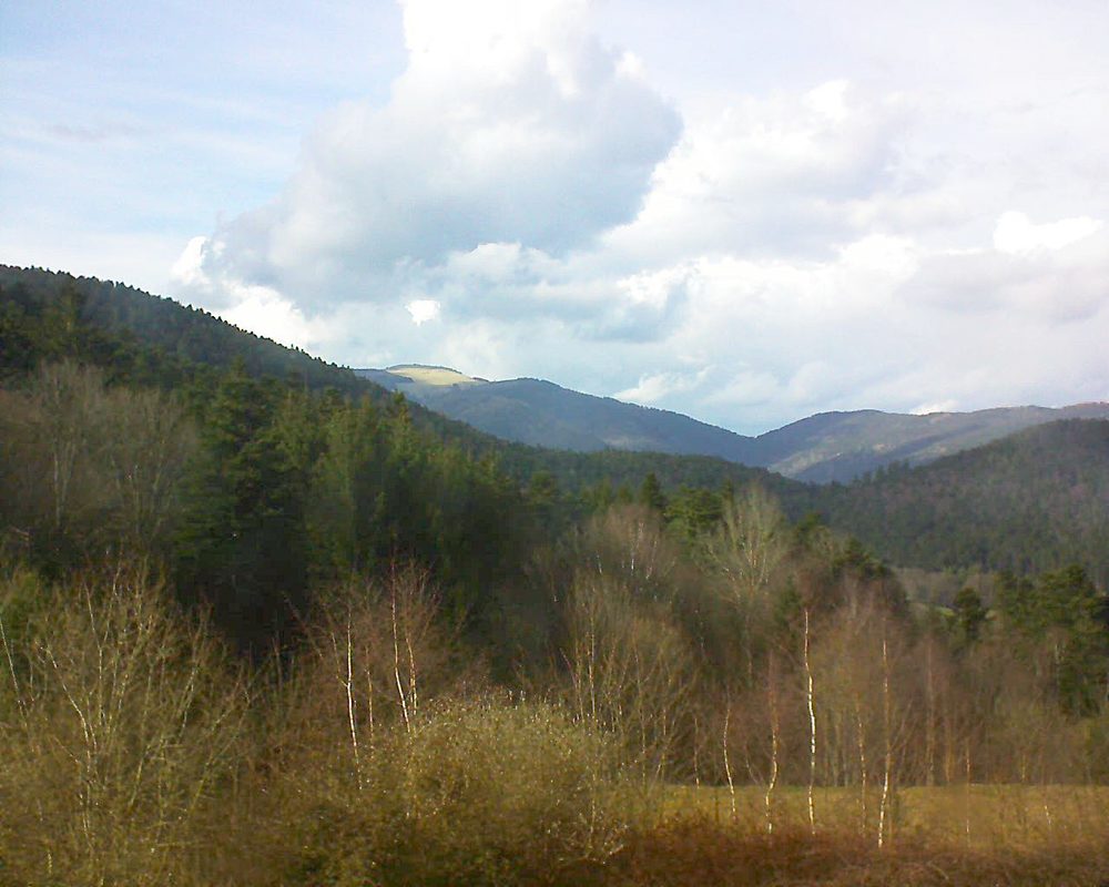 Le petit ballon vu depuis le Domaine Langmatt à Murbach le 31.03.2018 à 17:15 Le petit ballon (Alsace, Vosges) le 31.03.2018 à 17:15