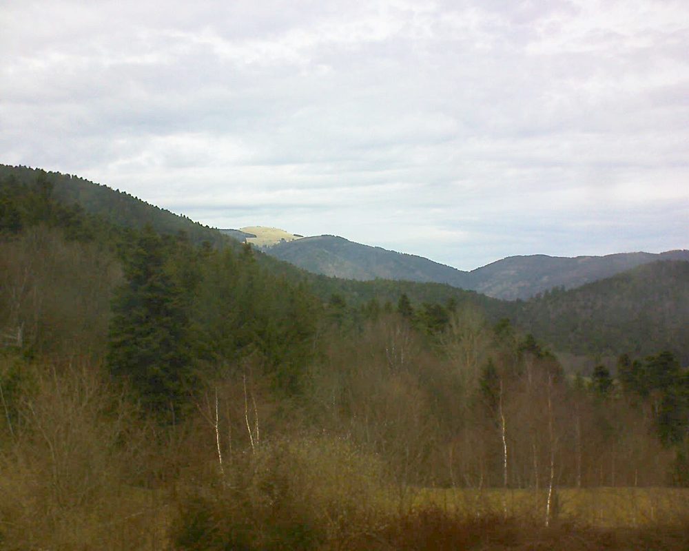 Le petit ballon vu depuis le Domaine Langmatt à Murbach le 02.04.2018 à 13:45 Le petit ballon (Alsace, Vosges) le 02.04.2018 à 13:45