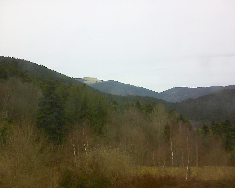 Le petit ballon vu depuis le Domaine Langmatt à Murbach le 02.04.2018 à 14:45 Le petit ballon (Alsace, Vosges) le 02.04.2018 à 14:45