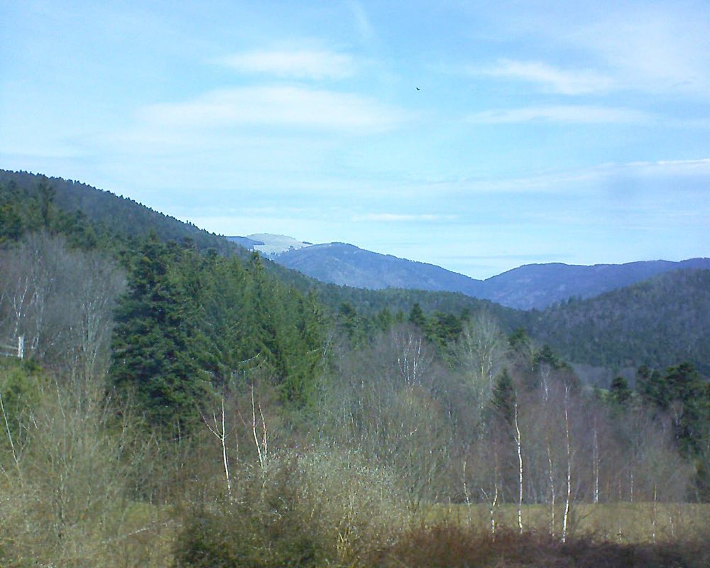Le petit ballon vu depuis le Domaine Langmatt à Murbach le 03.04.2018 à 12:30 Le petit ballon (Alsace, Vosges) le 03.04.2018 à 12:30